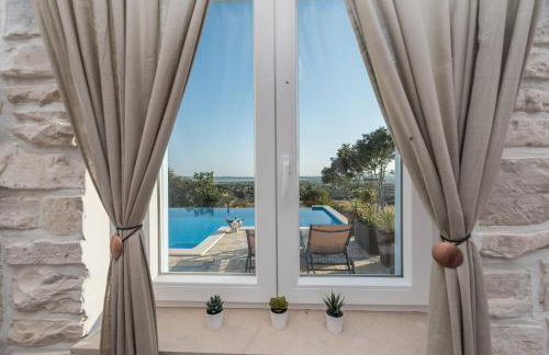 Stone Villa Cara d Oro - Heated Infinity Pool & Views - Photo 36