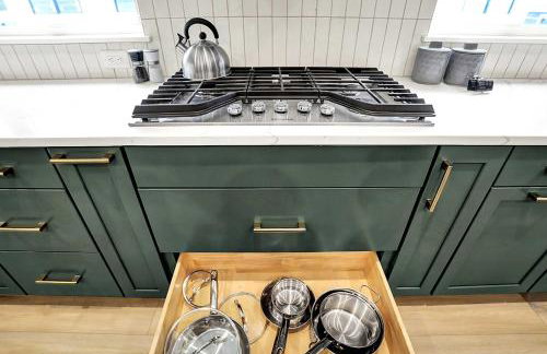 Luxury Townhouse with Fireplace Rooftop Deck Close to Downtown-Family Friendly - Foto 18