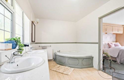 Spacious 6BR Villa in 32 Le More Birmingham with 7 Beds and Free Onsite Parking - Foto 48