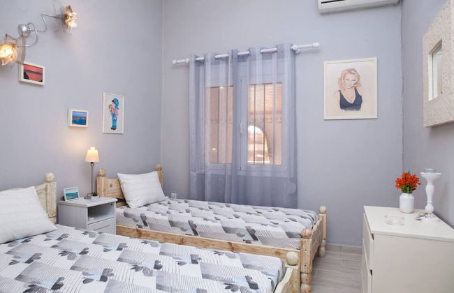 Feels Like Your Home at Ermioni - Photo 6