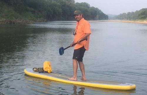 Stay on a 350-acre Cattle Ranch! Brazos River! Tubing! Petting zoo! - Foto 3