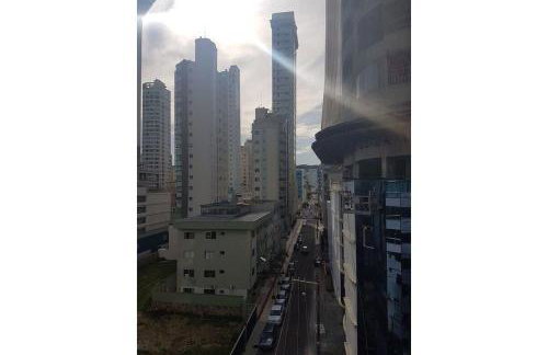 Para casais, prédio beira mar, em frente à Roda Gigante - Foto 37