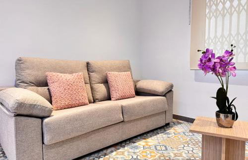 Céntrico, reformado, frente a playa de Alicante y piscina - Photo 8