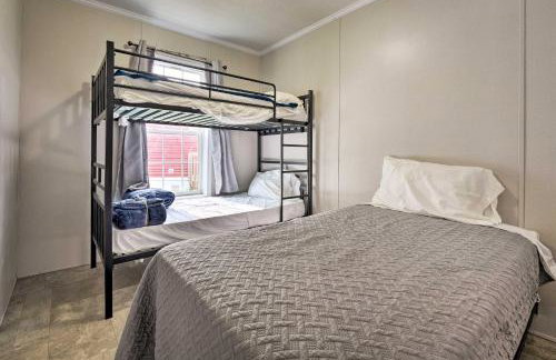 Cassopolis Cabin, Private Deck and Lake Access! - Foto 15