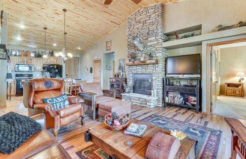 Rustic Retreat with Spacious Deck in Show Low! - Foto 1