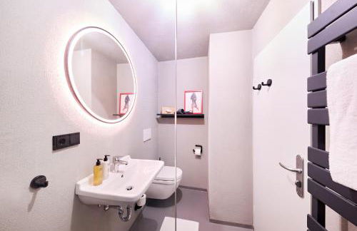 XZLLENZ Küche Bad S-Bahn Parken Smart-TV Wellbeing - Foto 24