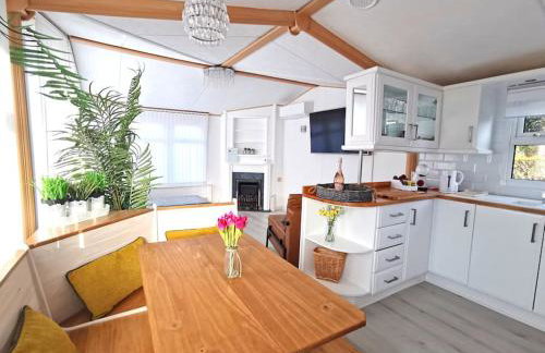 Lakes and woodlands hiking Overstone Holiday Park - Foto 15