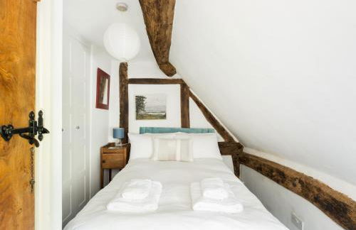 Pass the Keys Dara Cottage 16th Century Thatched Cottage - Photo 14