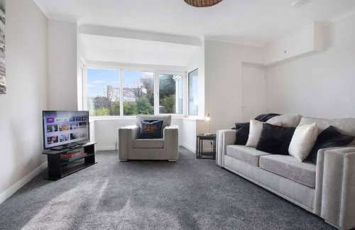 Spacious Living Room & Modern Comforts, Sleeps 4 - Foto 1