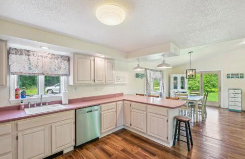 Charming and Scenic Gouldsboro Getaway with Patio! - Foto 13