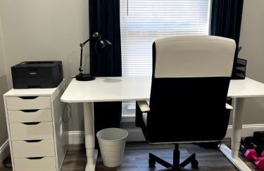 Quiet Stylish Stay with Office Space near Downtown - Foto 3