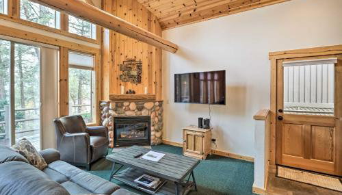 Chalet at Running Y Resort with Wraparound Deck! - Foto 4