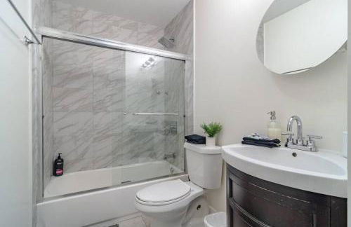 Chicago 2BR City Escape with Optional Parking Near McCormick Place, Navy Pier, Shedd Aquarium, and Millennium Park - Foto 12