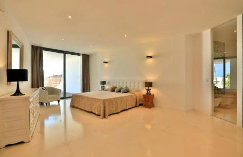 Serene Escape: Seaside Villa in Ibiza, 1001 - Foto 41