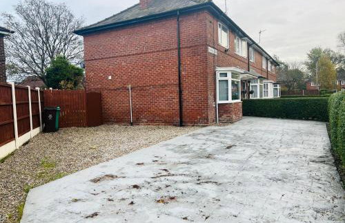 Beautiful and Homely 3 Bed House With FREE Parking So Close To Man City and City Centre - Foto 35