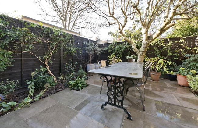 Interior Designed House With Garden in North West London by Underthedoormat - Foto 29