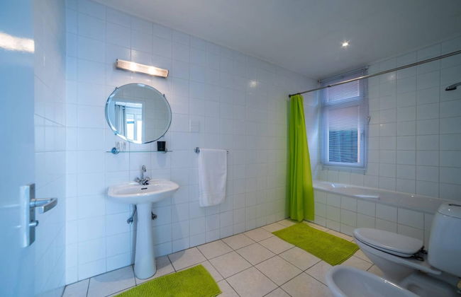 Stunning Balcony View Spacious 2BR Apt at Unique Location - Foto 14