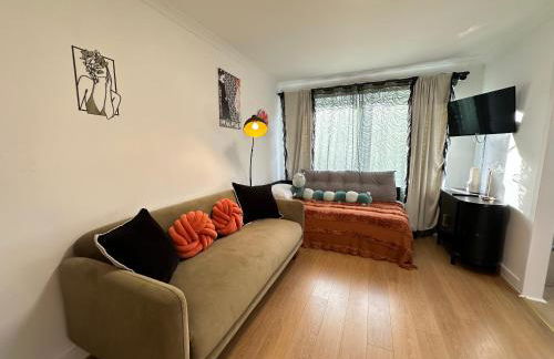 Stylish One Bedroom Apartment - Photo 6