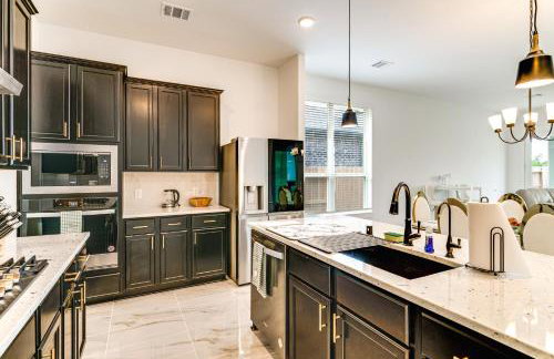 Patio and Pool Access Family Home in Tomball - Foto 6