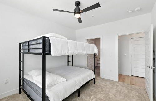 95 Luxury 2B2B Condo DT Fort Worth, Resort Style Pool & Gym, Golf Simulator, 7M to Dickies Stadium, 15M to AT&T stadium - Foto 28