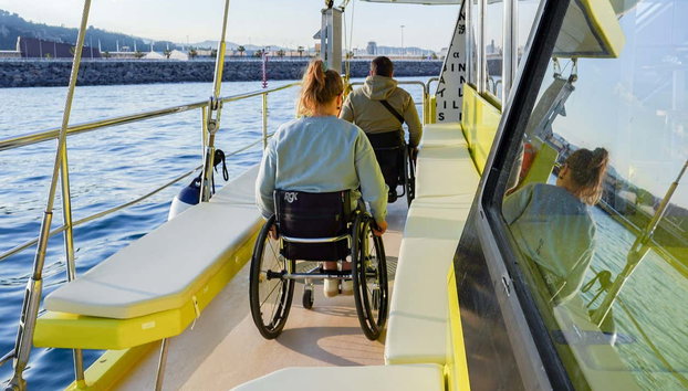 Barcelona Solar-Powered Catamaran Trip - Foto 3