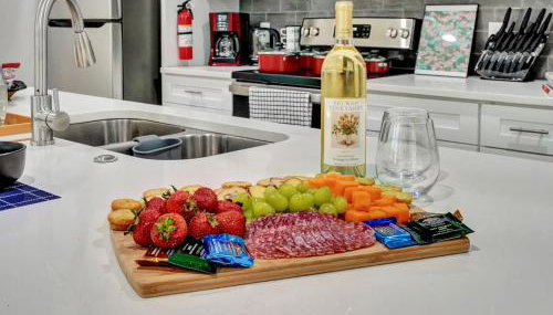 Waxahachie Walkup Backyard Oasis 1 Mi to DWTN Professionally Managed By Stay Albatross - Foto 3, stove, minibar