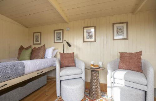 Riverside Cottage & Shepherd’s Hut with Hot Tub - Foto 23