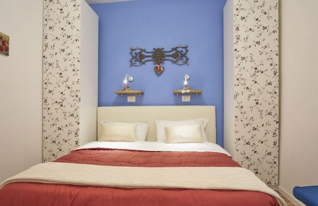 Donna Mariella - Photo 1