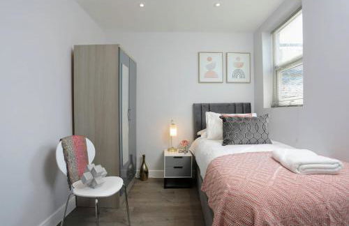 Aisiki Apartments at Stanhope Road, North Finchley, Airconditioned Multiple 2 or 3-Bedroom, Pet Friendly Duplex Flats, King or Twin Beds with Free WiFi - Foto 4