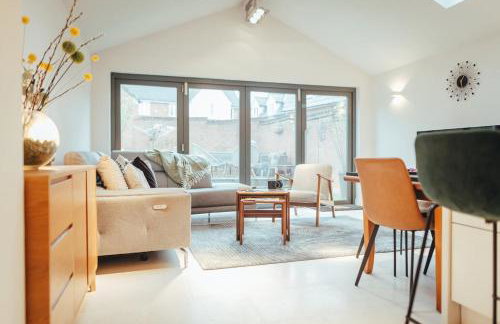 5 Bed Family Home- Free Parking - Foto 9