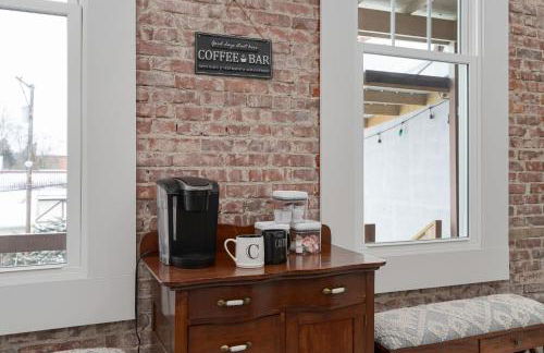 Private Boutique Getaway - Fireplace & Soaking Tub - Downtown Loft - by Cross-Key Vacation Rentals - Photo 10