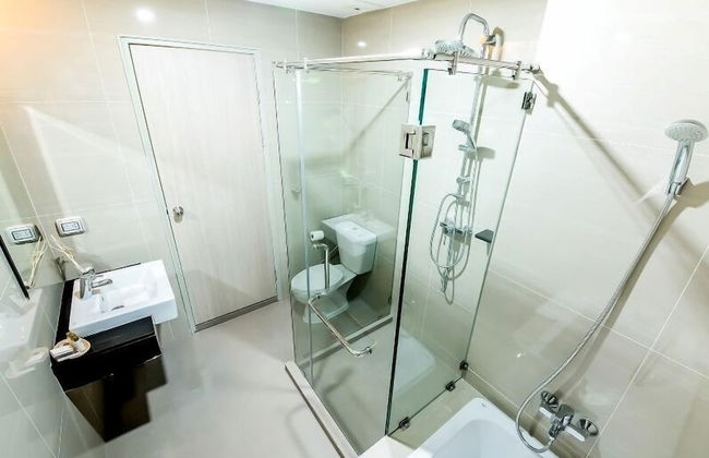 The Violin Sriracha - Photo 23