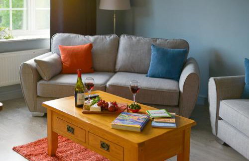 Huntsfield House- Stunning Modern 4 Bedroom House Suitable for Work and Leisure Stays - Foto 41