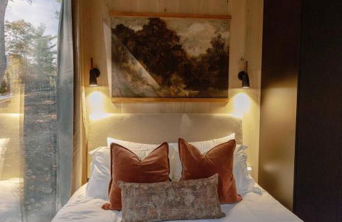 Heartleaf | Modern Lux Mirror Home | HotTub - Foto 26