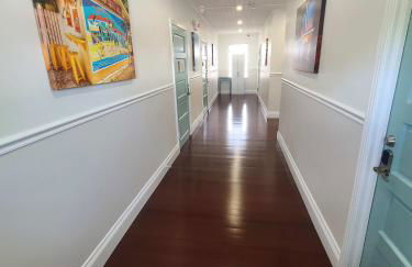 Duval Street Suite overlooking Duval with parking and pool - Foto 19