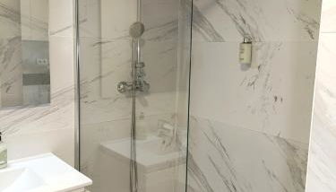 Marynton Boutique - Photo 5, Shower