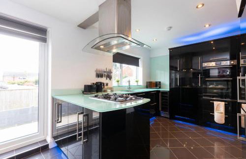 Stunning Bishop Auckland House with 5-bedrooms & 8 Beds Sleeps 12 with Free Parking by PureStay - Foto 21