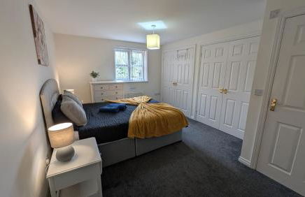 Large Modern House with Private Parking - Foto 126