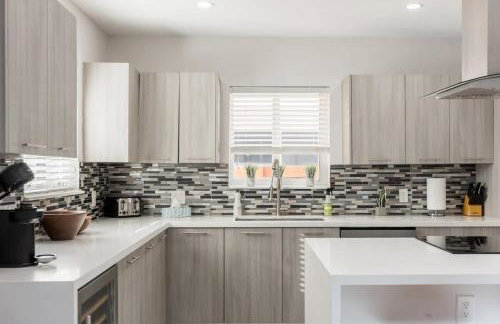 Olas Villa by Rove Travel - Home with Heated Pool - Foto 19