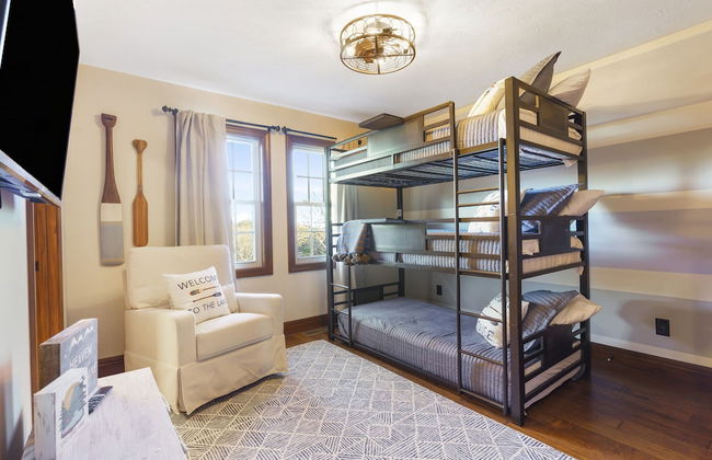 Table Rock Manor at Whitefish Bay - Photo 3