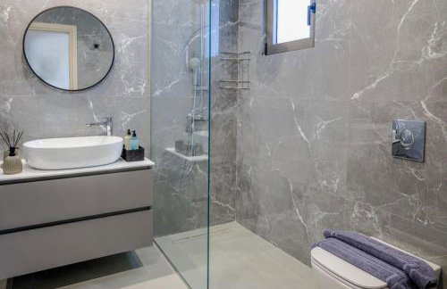 Villa Viventia with Heated Pool - Photo 13