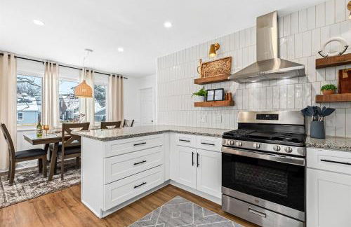 Spacious 4BR Home by Dtown Royal Oak - Photo 32