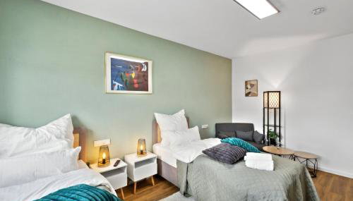 Harmonie Homes - Built in 2025 - High-Quality Beds & Linen - Full Kitchen - Fiber WiFi - 4K Smart TV - 2 Balconies - Elevator - Free Private Parking - Near Augsburg - 20 Min via Autobahn to Munich-West - Foto 5, towels