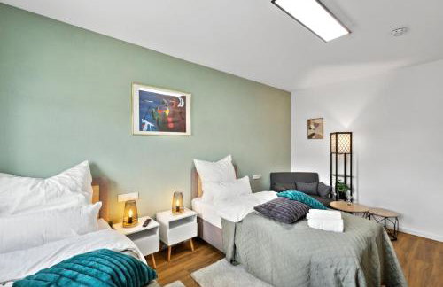 Harmonie Homes - Built in 2025 - High-Quality Beds & Linen - Full Kitchen - Fiber WiFi - 4K Smart TV - 2 Balconies - Elevator - Free Private Parking - Near Augsburg - 20 Min via Autobahn to Munich-West - Foto 5