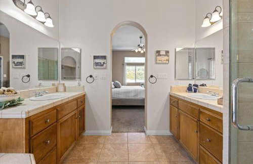 Spacious 4BR 3BA Home KING Suite Pool Sleeps 8 - Photo 13