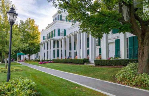 Picture Postcard Mansion in Manchester Village - Foto 33