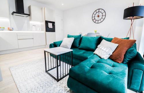 The Desborough Residence - Bright 1BR with Sofa Bed, Modern Lounge & Free Secure Underground Parking - Foto 57