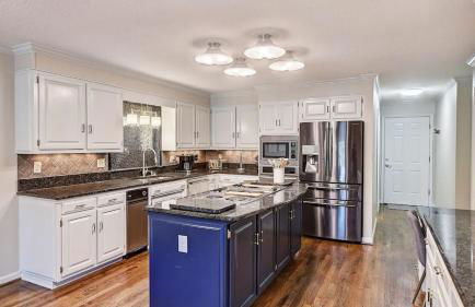 Lakefront Home Private Dock, Tiki Bar, Firepit Shore to Please by Avantstay - Foto 117