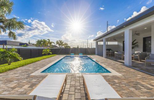 KING BED - FREE Pool Heat - 85 in TV - 4BR Villa - Foto 31