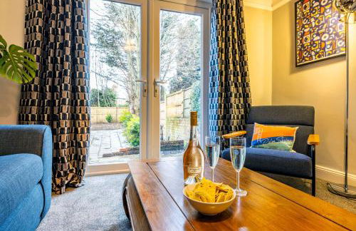 Lovely 4BDR home- Off street parking sleeps 7 - Foto 37